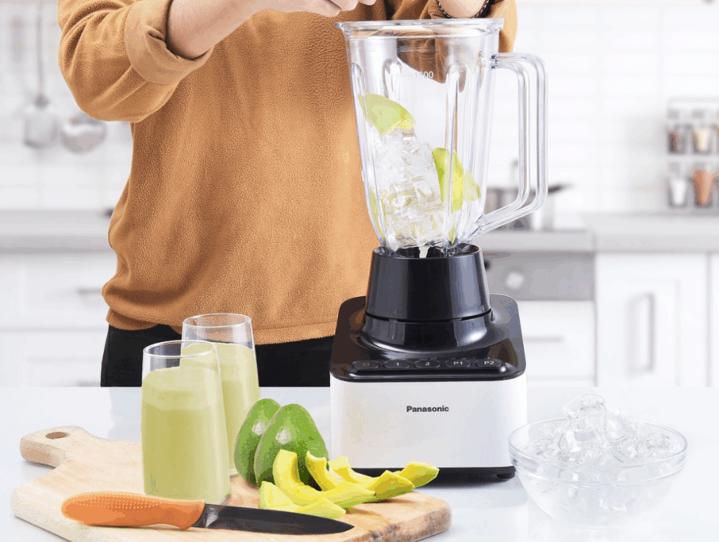 person using blended to make lemonade on Corian countertops